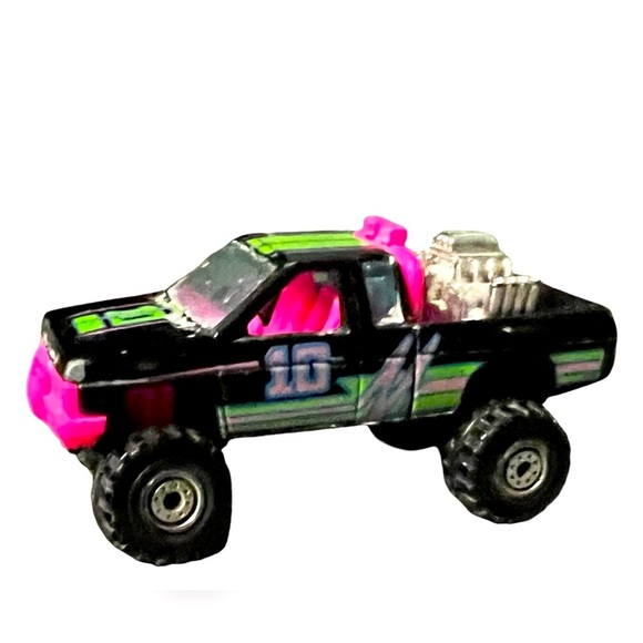 BLACK NISSAN HARDBODY PINK AND GREEN - Picture 2 of 4